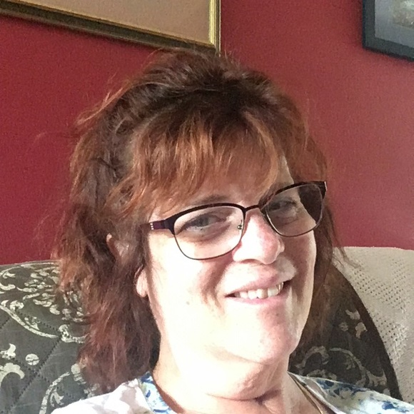 Meet your Posher, Carol - Picture 1 of 1